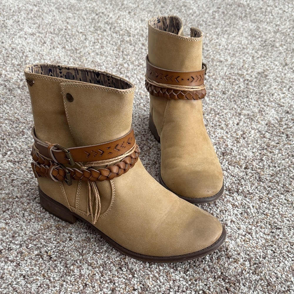 Tan Ankle Boots with Braided Strap (7.5)